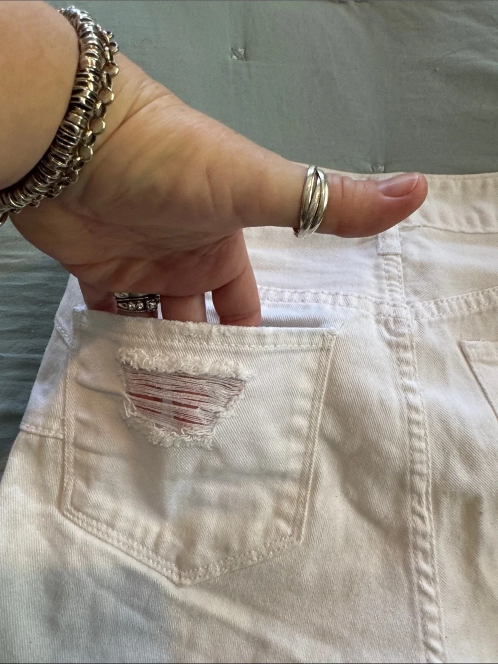 Women’s White Distressed Denim s. O. N. G. Shorts - Casual High-Rise curb Cutoff